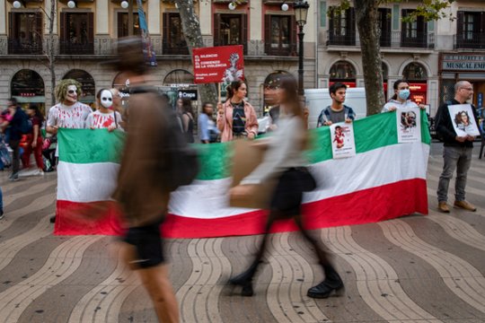 Irane suimti futbolininkai, dalyvavę šalies valdžios uždraustuose vakarėliuose su merginomis 