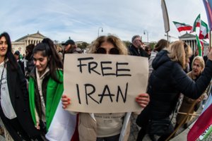 Irano žurnalistas disidentas paleistas į laisvę