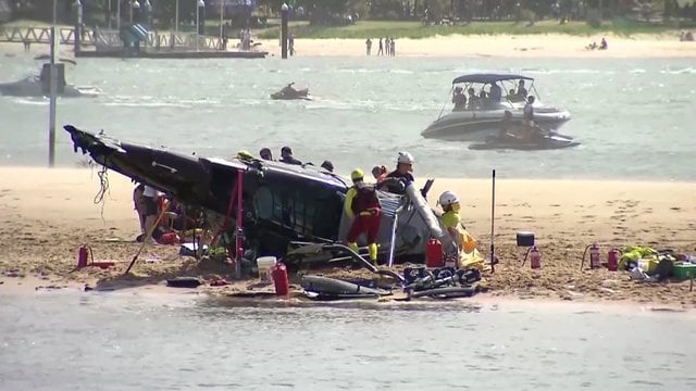 Australijoje susidūrus dviem sraigtasparniams žuvo keturi žmonės: poilsiautojai puolė padėti sužeistiesiems