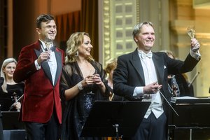 Filharmonijos publika senus metus palydėjo tradicine simfonine salve