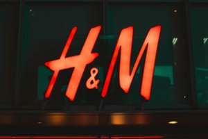 Su problemomis susiduria ir „H&M“ parduotuvės: kai kur tinkamai neveikia kasos