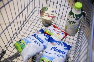 Kiek išleidžiate pieno produktams? „Lidl“ parduotuvėje populiariausių pieno produktų krepšelis – vos 8,33 eurai