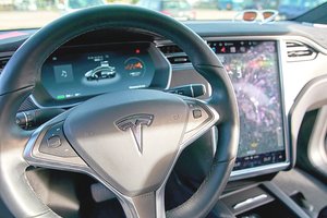 Automobilių patikros programėlė nepadėjo net patiems kūrėjams: bando prisiteisti iš elektromobilį pardavusio vilniečio