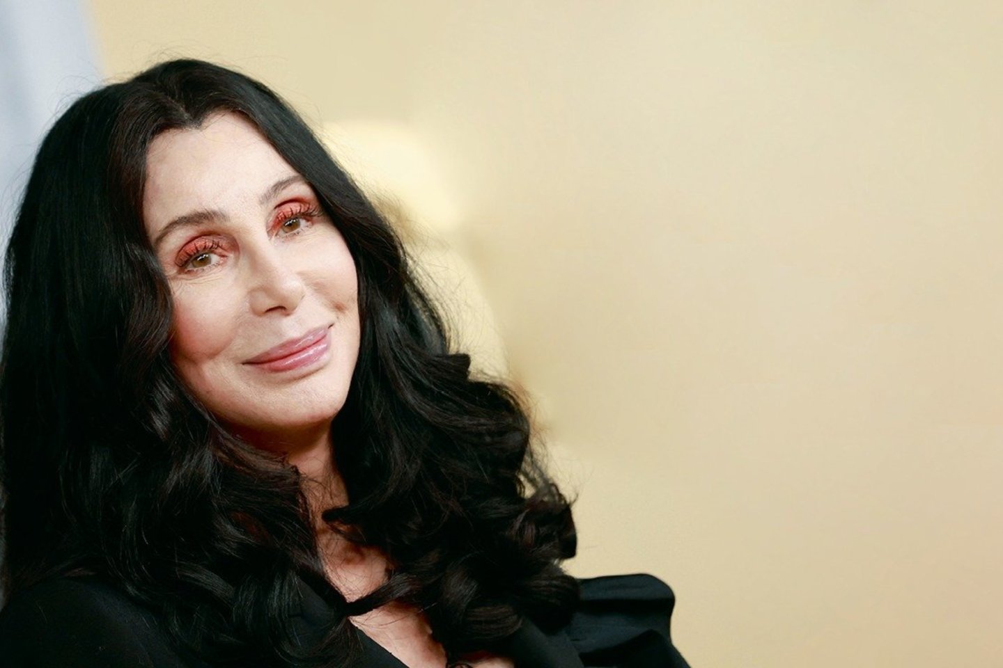 Dainininkė Cher (76 m.) pakurstė kalbas apie sužadėtuves su buvusiu Amber Rose (39 m.) vaikinu 36 metų įrašų prodiuseriu ir reperiu Alexanderiu Edwardsu.<br>Scanpix ir instagramo nuotr.