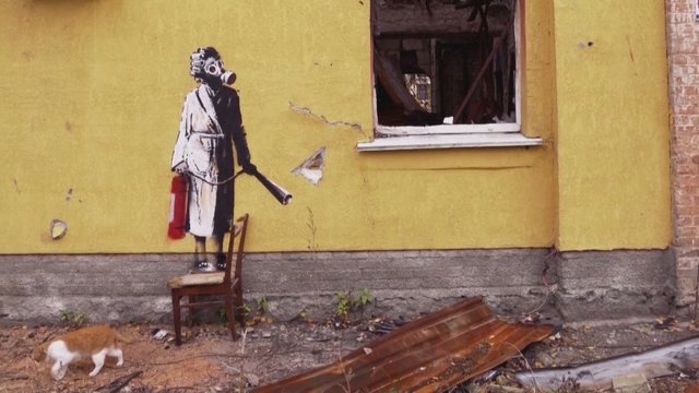 Asmuo, bandęs pašalinti menininko Banksy kūrinį, neliks nenubaustas – įtariamajam gresia iki 12 metų kalėjimo
