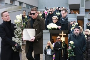 Artimieji ir gerbėjai Agnę Jagelavičiūtę išlydėjo į Karmėlavos kapines