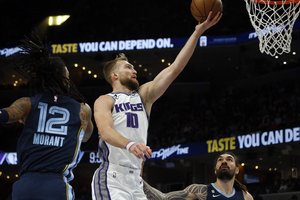 D. Sabonis vadovauja „Kings“ ekspedicijai į Olimpo kalną net sulūžusiu pirštu