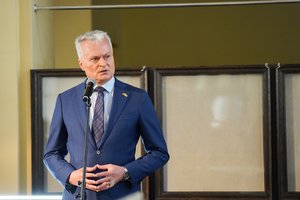 Gitanas Nausėda pritarė privalomiems moksleivių žinių patikrinimams