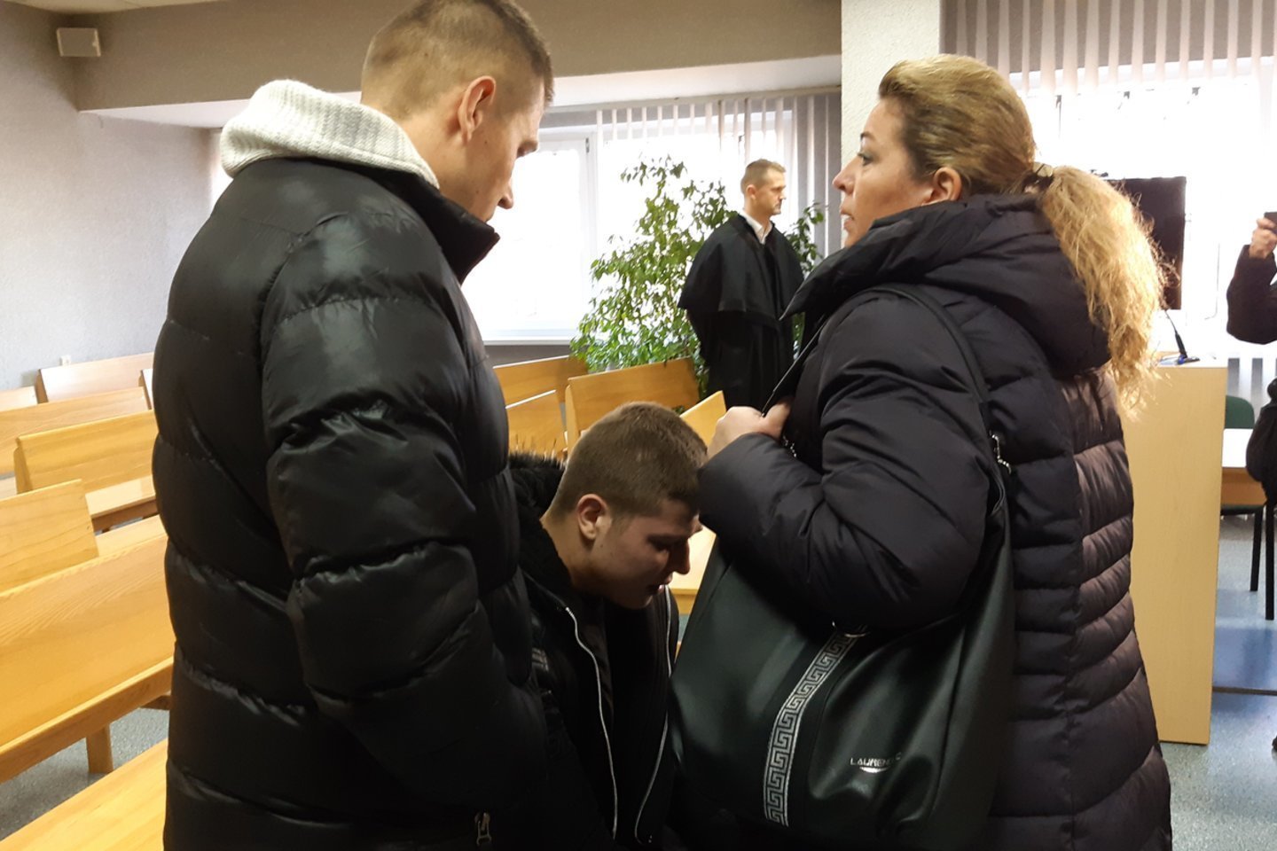  Kitą savaitę Klaipėdos apygardos teisme bus sakomos baigiamosios kalbos, po kurių bus sprendžiama, ar 16-metę išprievartavimo kaltinamam M. Icikevičiui tikslinga skirti realų laisvės atėmimą. <br> A. Pilaitienės nuotr. 