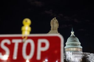 Respublikonų šimtmečio nesekmė: JAV Atstovų Rūmai buvo priversti skelbti pertrauką neišrinkę pirmininko