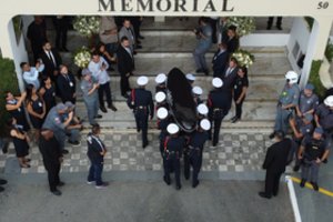 Pele atgulė amžinojo poilsio neįprastoje vietoje – aukščiausiose pasaulyje vertikaliose kapinėse