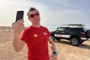 Papasakojo, kas nutinka su Dakaro trasoje paliktais automobiliais ir motociklais: visą darbą atlieka „šluota“