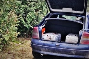 Varėnos rajone pasieniečiai sulaikė vyrą su baltarusiškų rūkalų kontrabanda