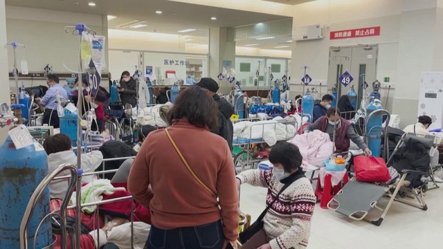COVID-19 padėtis Kinijoje tampa kritinė: ligoninėse ir morguose trūksta vietų