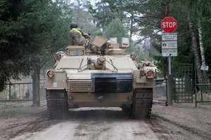 Lenkija pasirašė dar vieną sutartį su JAV dėl tankų „Abrams“ pirkimo