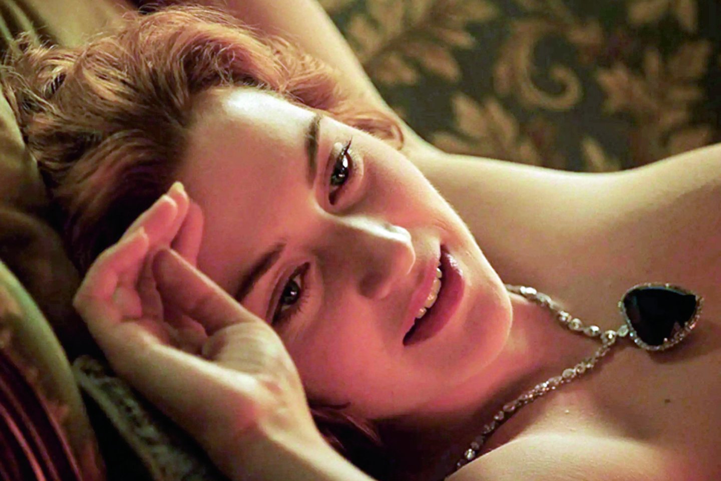 „Kaip gaila, kad viskas baigėsi“, – po erotinės scenos filmavimo apgailestavo K.Winslet.<br>Kadras iš filmo