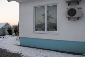 Pro langus švilpia vėjas: patarė, kaip problemą nedelsiant išspręsti