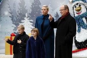 Į Monako kunigaikščio laimę kėsinasi vėžio žnyplės