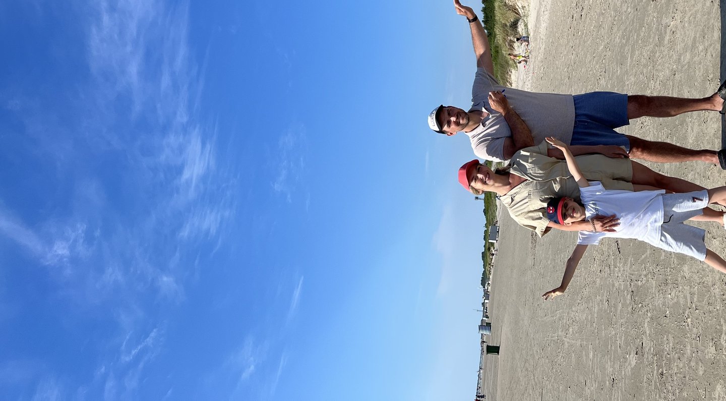  Sandis ir Rūta su vaikais pamėgo pramogas prie jūros. <br> Asmeninio archyvo nuotr.