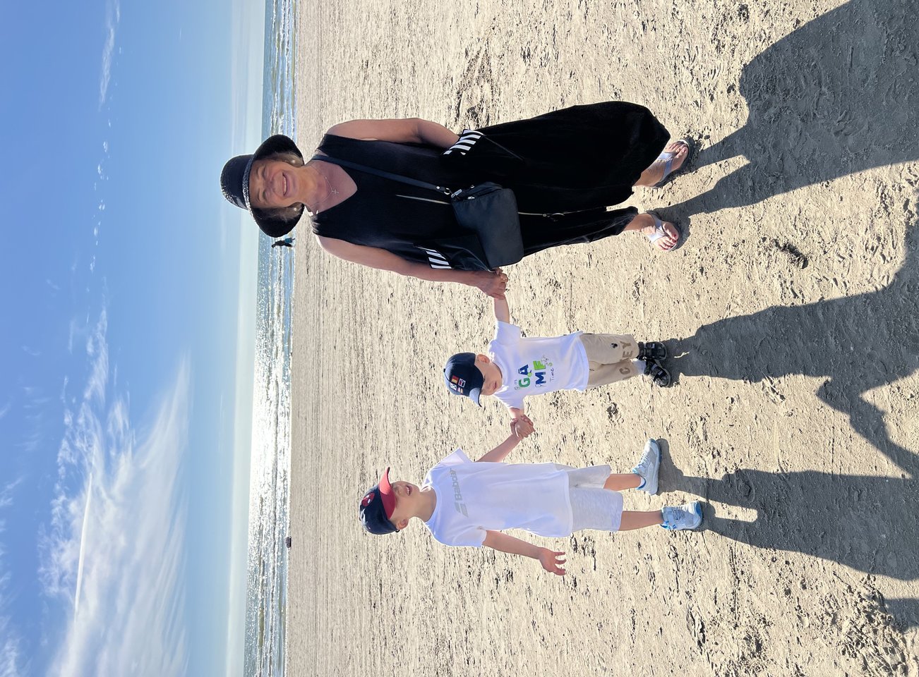 T.Rinkevičienė vasarą su anūkais Milu ir Matijumi laiką leido Liepojos paplūdimyje.  <br> Asmeninio archyvo nuotr.