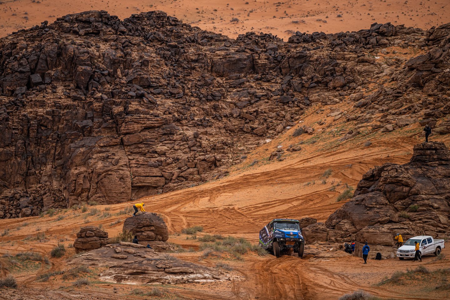 Penktoji Dakaro ralio diena sunkvežimių įskaitoje lenktyniaujančiai „Constra Racing“ komandai buvo itin permaininga.<br>„M.Macik team“ nuotr.