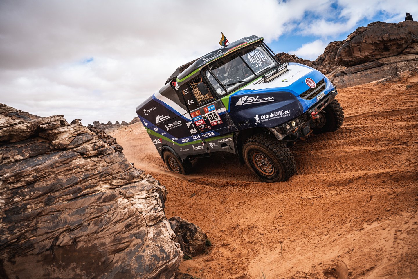 Penktoji Dakaro ralio diena sunkvežimių įskaitoje lenktyniaujančiai „Constra Racing“ komandai buvo itin permaininga.<br>„M.Macik team“ nuotr.