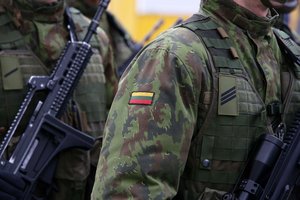 Valdantieji sveikina šauktinių reformą, iš opozicijos – nerimas dėl „patrankų mėsos“