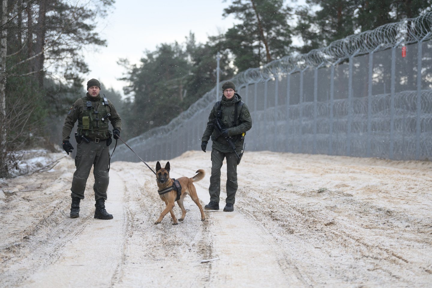 Dzūkijos pasieniečių kasdienybė: ir migrantai, ir kontrabandininkai.<br>V.Skaraičio nuotr.