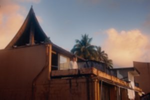 Kanų šedevro „Salų tyla“ režisierius Albertas Serra: „Politika – tai nesibaigianti diskoteka“