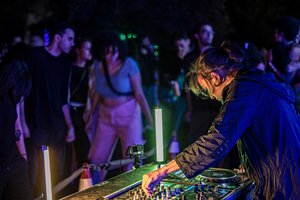 Jų pačių vakarėlis: Egipto moterys didžėjos kuria įtraukiančias šokių aikšteles