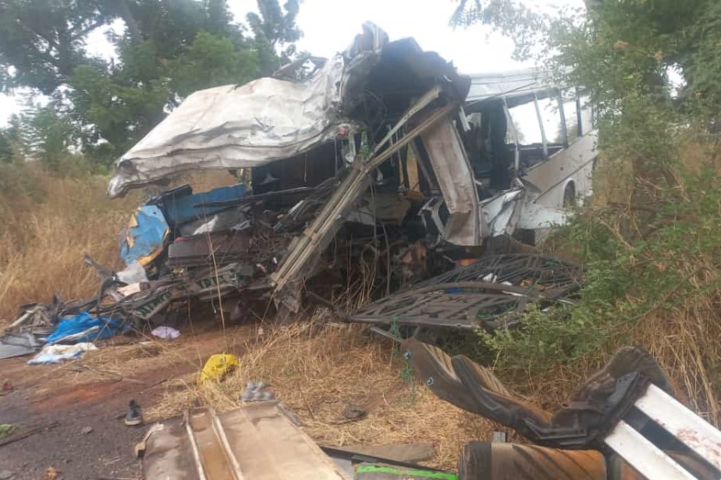 Senegalo centriniame Kafrino regione naktį magistraliniame kelyje susidūrus dviem autobusams žuvo 40 žmonių ir 85 buvo sužeisti, sekmadienį pranešė vyriausybė.<br>AFP/Scanpix nuotr.