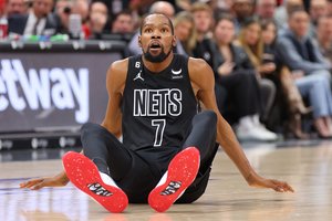 NBA naktis: šiurpi K. Duranto trauma ir smūgis į galvą