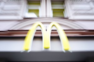 „McDonald's“ ketina atleisti dalį darbuotojų: žada spręsti įsisenėjusias problemas
