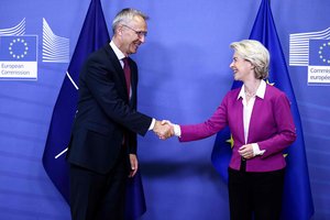 Rusijos grėsmės akivaizdoje NATO ir ES siekia pakelti partnerystę į „kitą lygį“