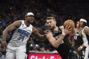Domantas Sabonis tritaškiu prisidėjo prie „Kings“ rekordo ir „Magic“ triuškinimo