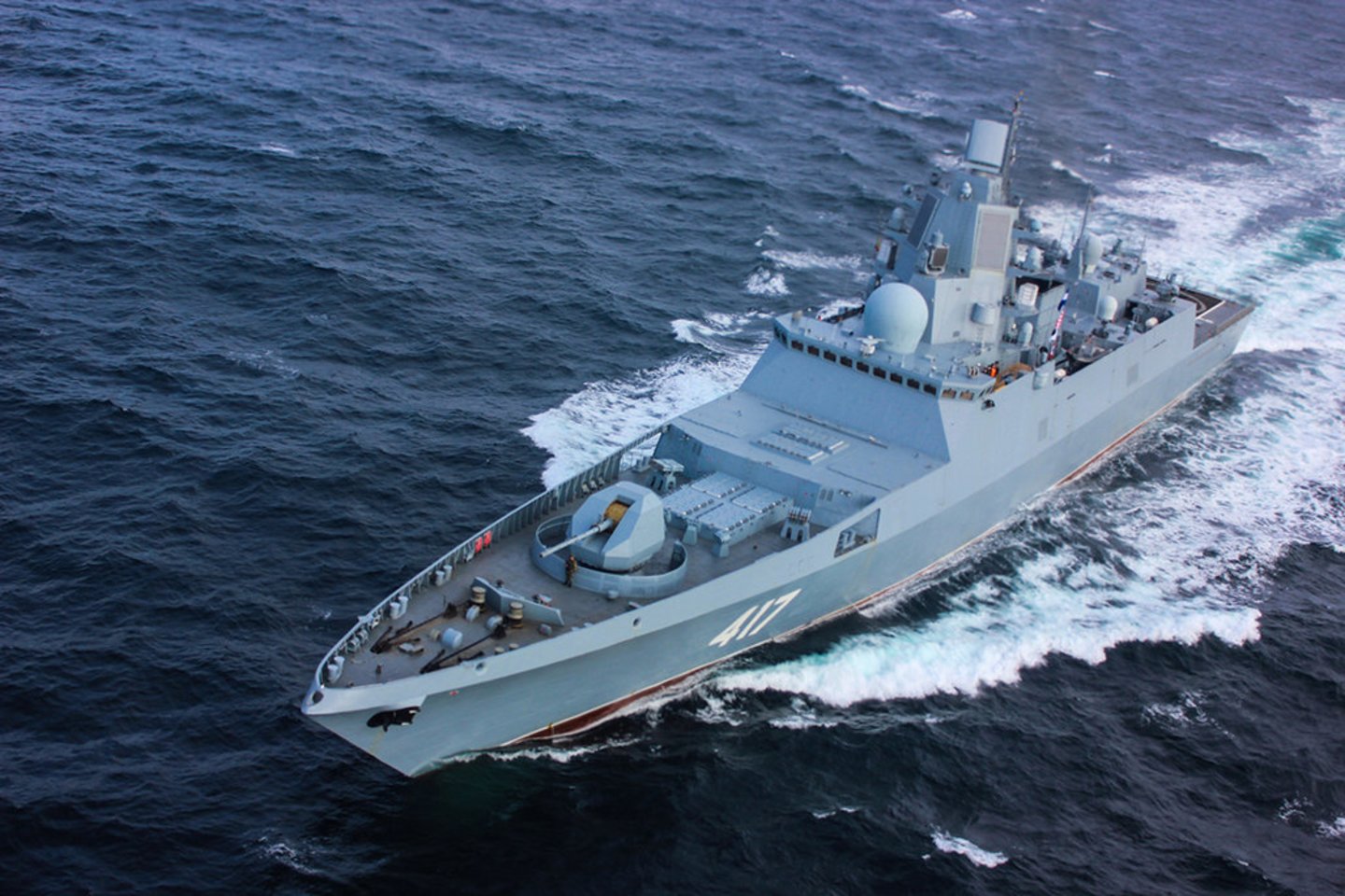  Rusijos fregata „Admiral Gorškov“ priklauso naujai fregatų klasei, kurioje įrengtiamos naujos hipergarsinės sparnuotosios raketos „Zirkon“.<br> Wikimedia commons
