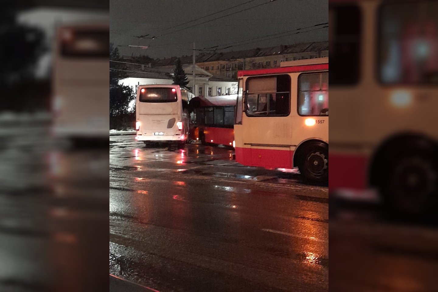 Vilniuje Susid r Du Autobusais Po Avarijos Susidar Nemenka Sp stis Vilniuje Susid r Du Autobusais Po Avarijos Susidar Nemenka Sp stis