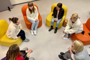 Psichologinė ir emocinė pagalba mokytojams – kodėl svarbu investuoti į save ir kaip padėti kolegoms