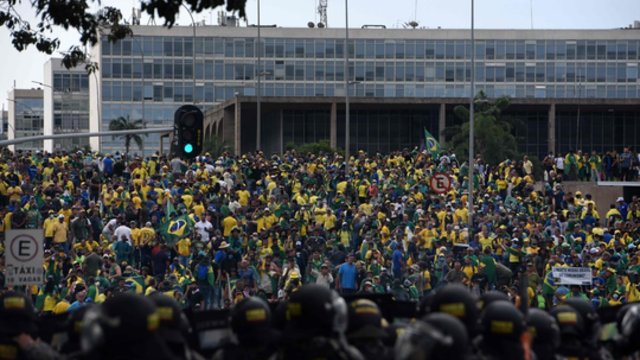 Brazilijos prezidentas apie sulaikytus riaušininkus: būtina nubausti taip, kad niekas nedrįstų pakartoti