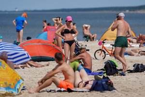 Metai tik prasidėjo, o daugelis vietų pajūryje jau išgraibstytos: atskleidė, kada lietuviai atostogaus aktyviausiai