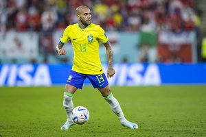 Brazilijos futbolo žvaigždė D. Alvesas kaltinamas moters užpuolimu