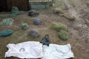 Nelegaliai dar rudenį žuvis gaudęs pažeidėjas neišsisuko: jo valdose rastos ir kilpos gyvūnams gaudyti