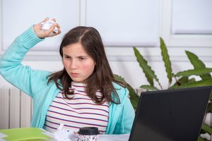 Kaip reaguoti į netinkamą vaiko elgesį? 11 praktinių patarimų tėvams