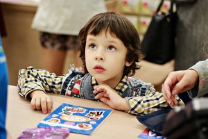 Bankai tūkstančiais skaičiuoja vaikams atidaromas sąskaitas, o mokėjimo korteles gauna ir šešiamečiai