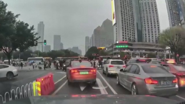 Kinijoje į pėsčiuosius įsirėžęs automobilis pražudė 5 žmonės, dar keliolika – sužeisti