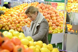 Ragina atidžiau stebėti pasipylusias akcijas ir išpardavimus – svarsto, ar tai nėra pirkėjų mulkinimas