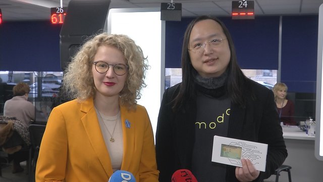 Lietuvoje lankosi Taivano skaitmeninių reikalų ministrė – jai suteiktas LR elektroninio rezidento statusas