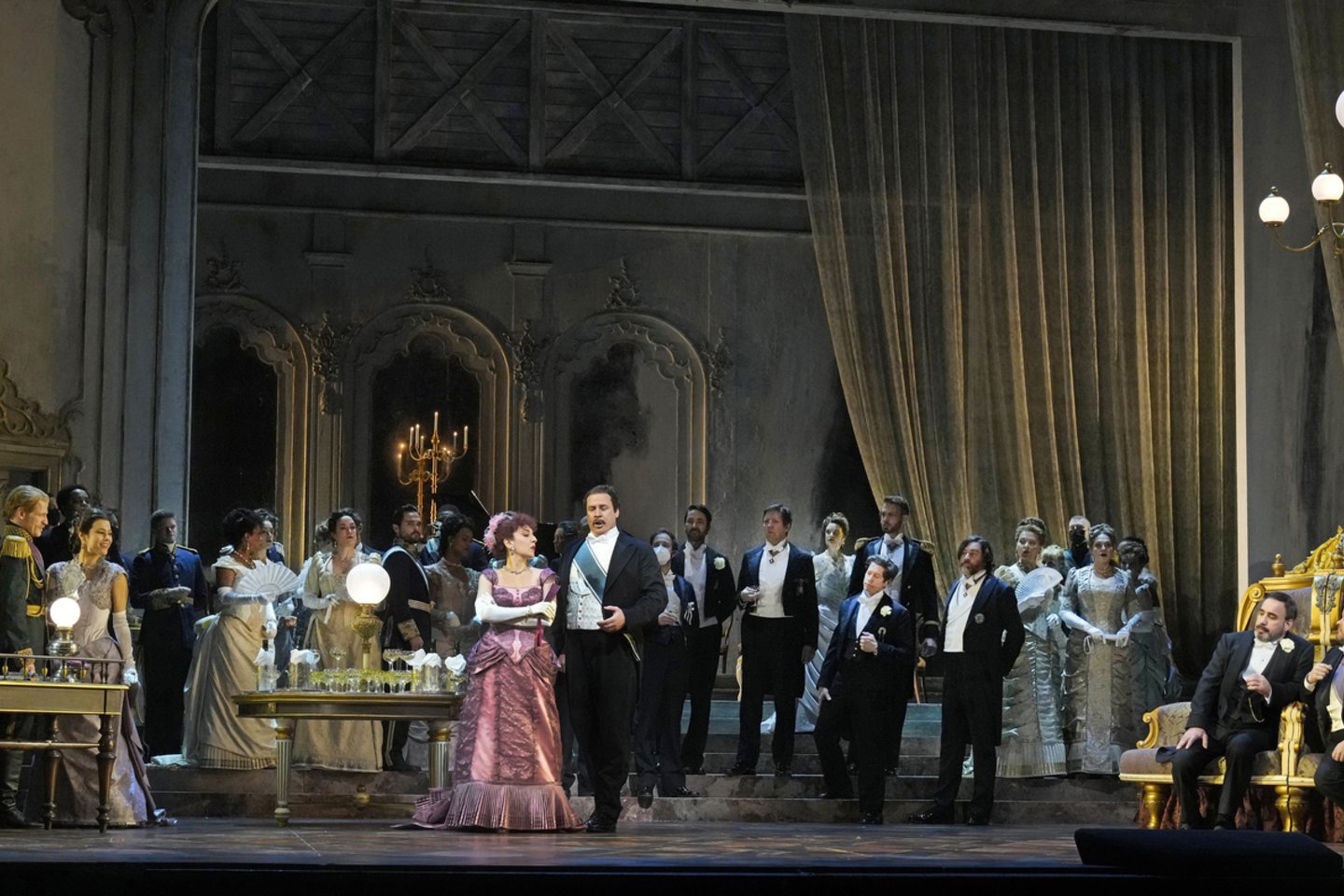  Scena iš spektaklio.<br>  „Metropolitan Opera“ nuotr.