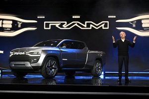 Europiečiai vairuos kiniškus automobilius? Netrukus dėl to gali kilti „baisi kova“