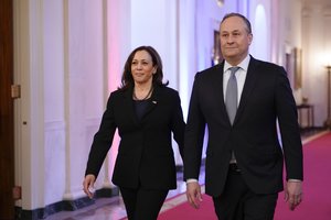 Didėjant antisemitizmui JAV viceprezidentės vyras lankysis Lenkijoje ir Vokietijoje